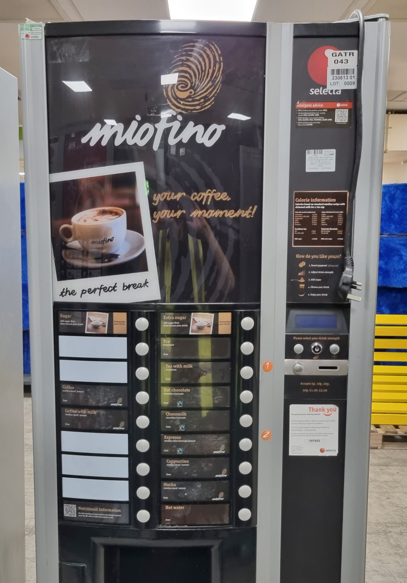 Selecta Astro BLC instant hot drinks vending machine - cash only - W 650 x D 800 x H 1850mm - Bild 4 aus 6