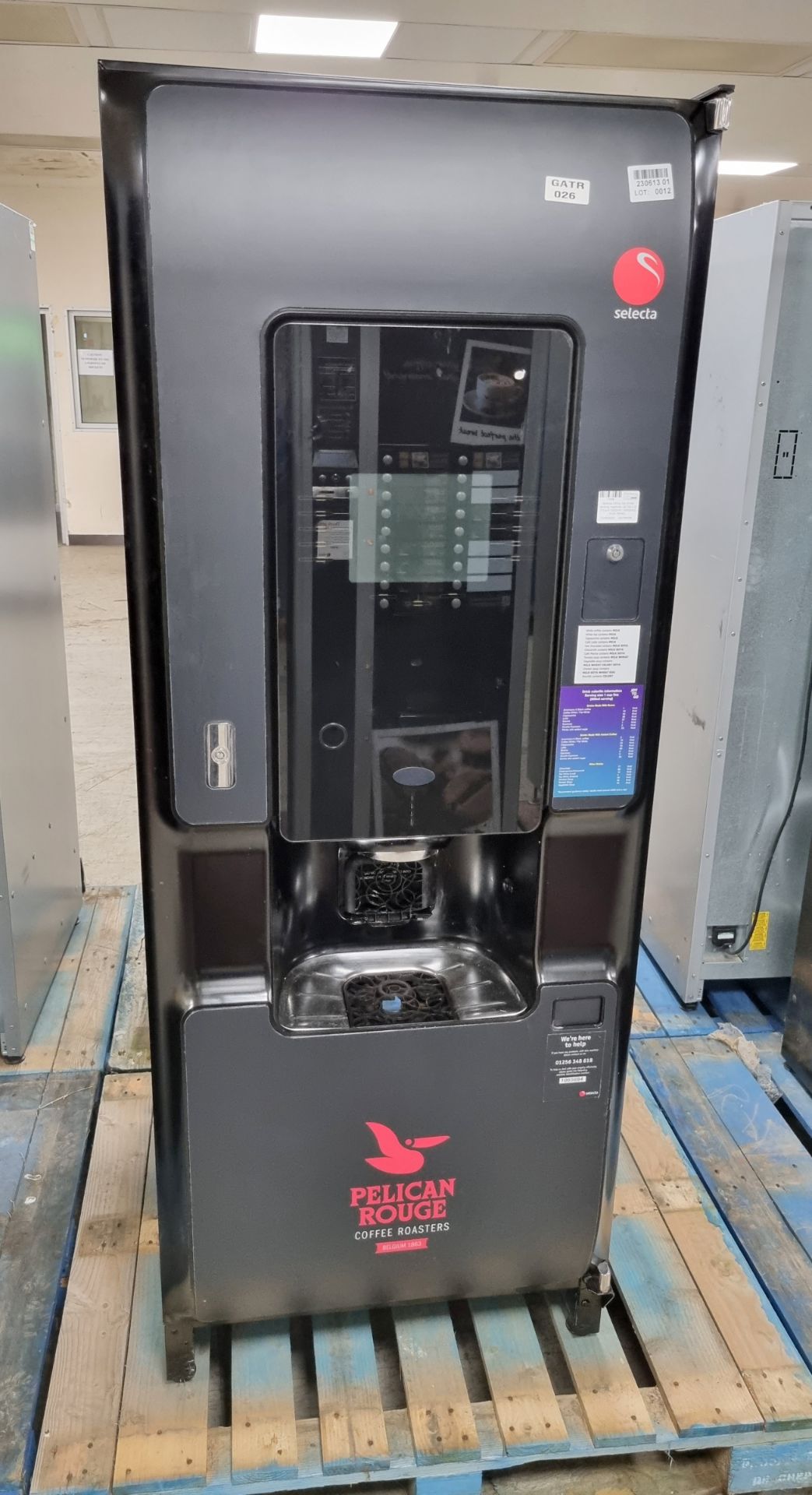 Selecta Infinity hot drinks vending machine - W 700 x D 770 x H 1830mm - MISSING KICK PANEL