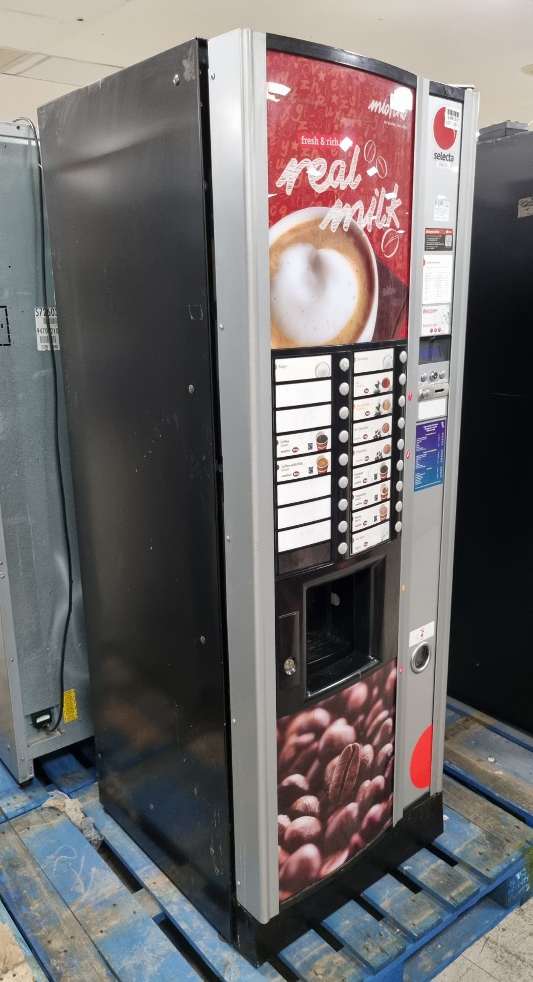 Selecta Astro BLC instant hot drinks vending machine - cash only - W 650 x D 800 x H 1850mm - Image 2 of 10