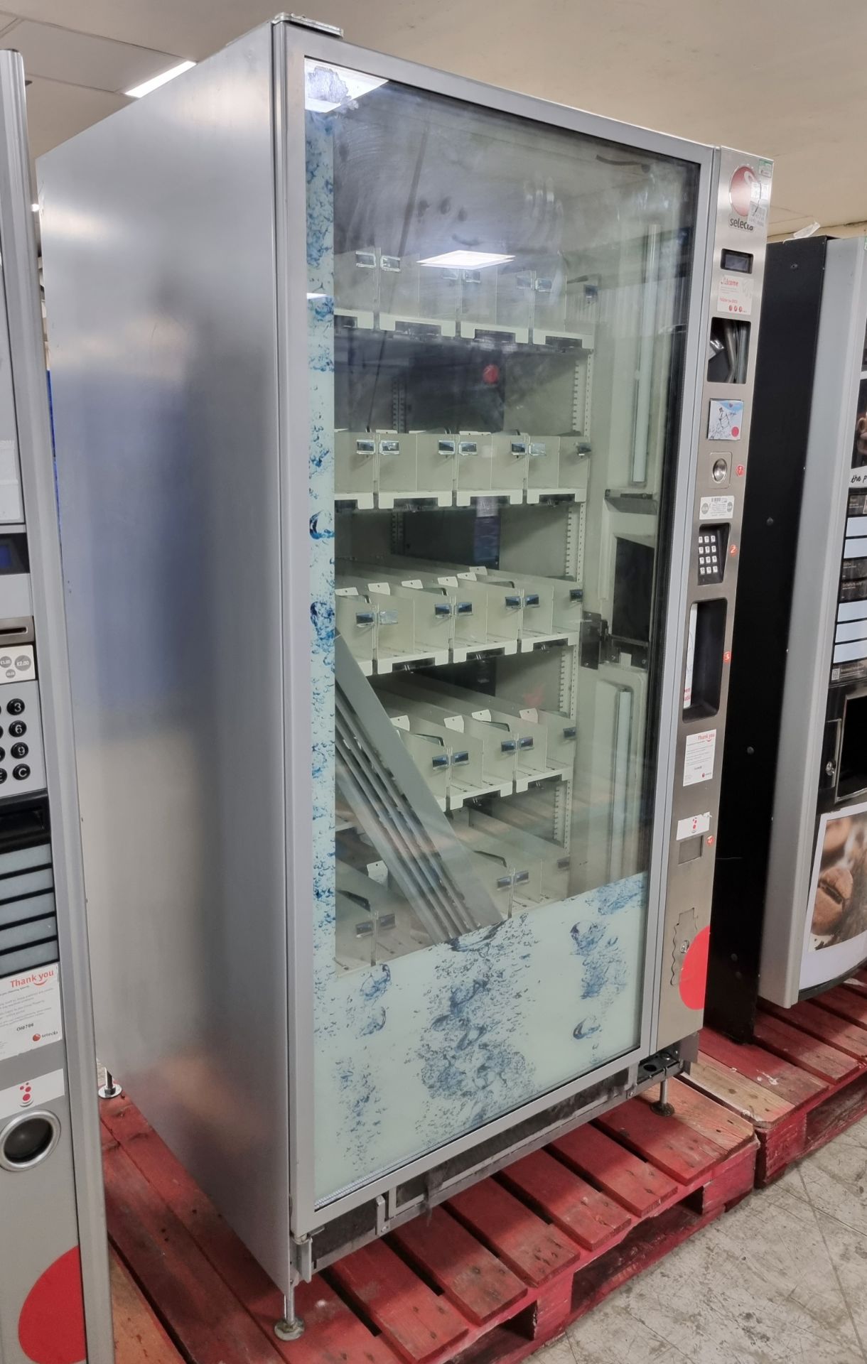 Selecta ST Tropez beverage vending machine - W 1000 x D 880 x H 1930mm - HOLE IN FRONT - Bild 2 aus 7