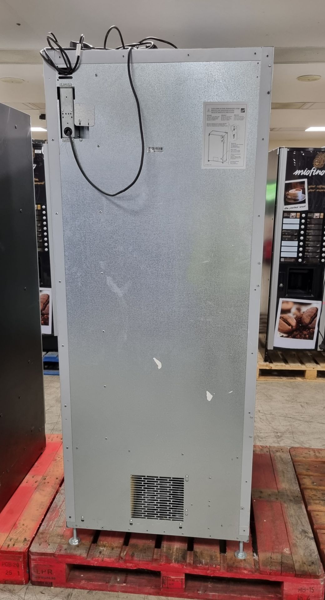 Selecta ST Tropez beverage vending machine - W 750 x D 880 x H 1930mm - HOLE IN FRONT - Image 3 of 6