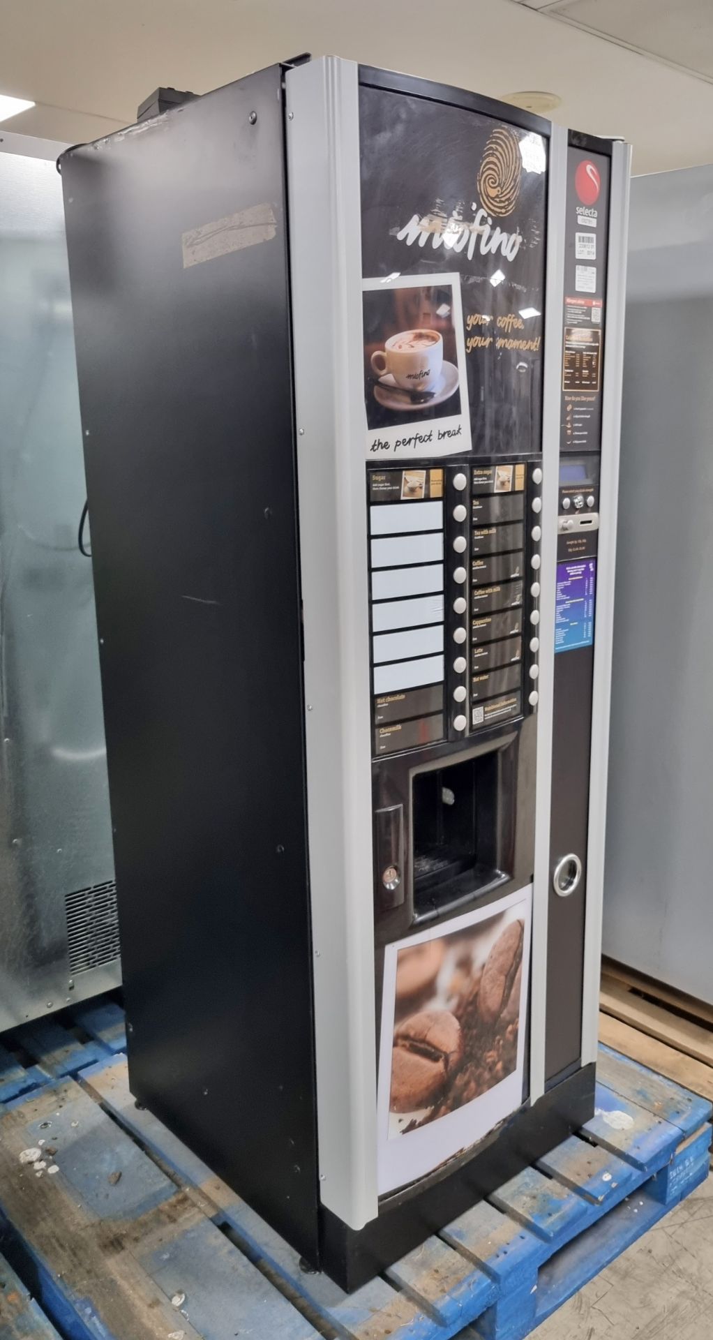 Selecta Astro BLC instant hot drinks vending machine - cash only - W 650 x D 800 x H 1850mm - Bild 2 aus 10