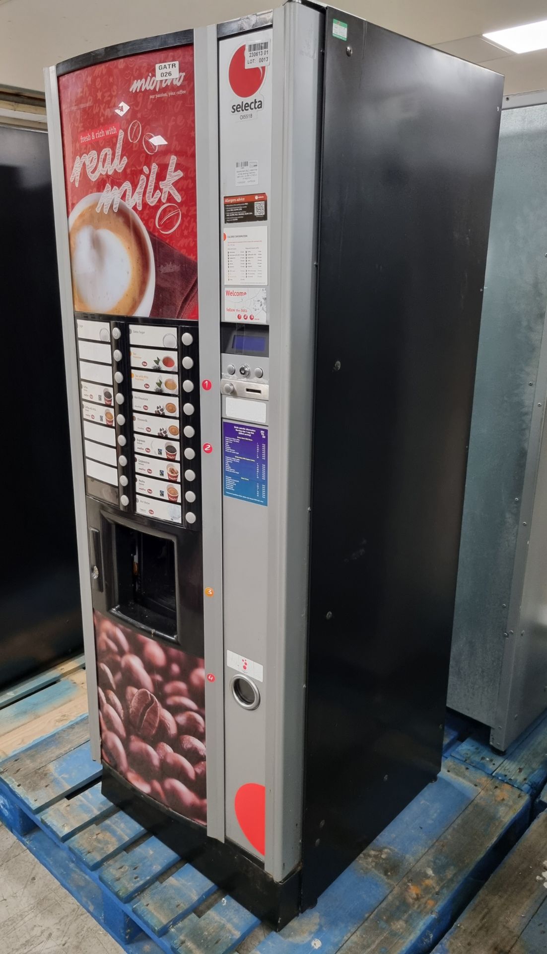 Selecta Astro BLC instant hot drinks vending machine - cash only - W 650 x D 800 x H 1850mm - Image 3 of 10