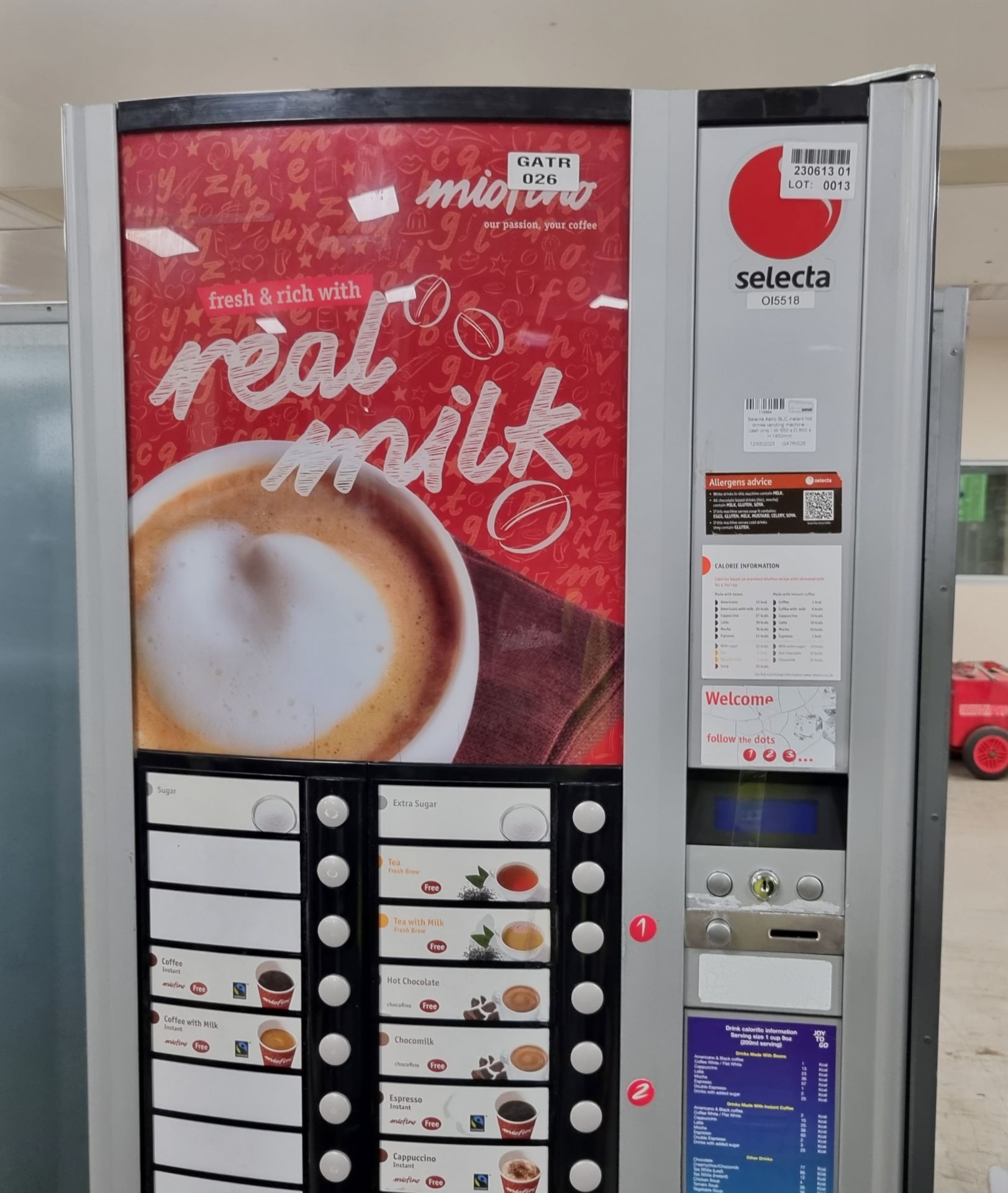 Selecta Astro BLC instant hot drinks vending machine - cash only - W 650 x D 800 x H 1850mm - Image 4 of 10
