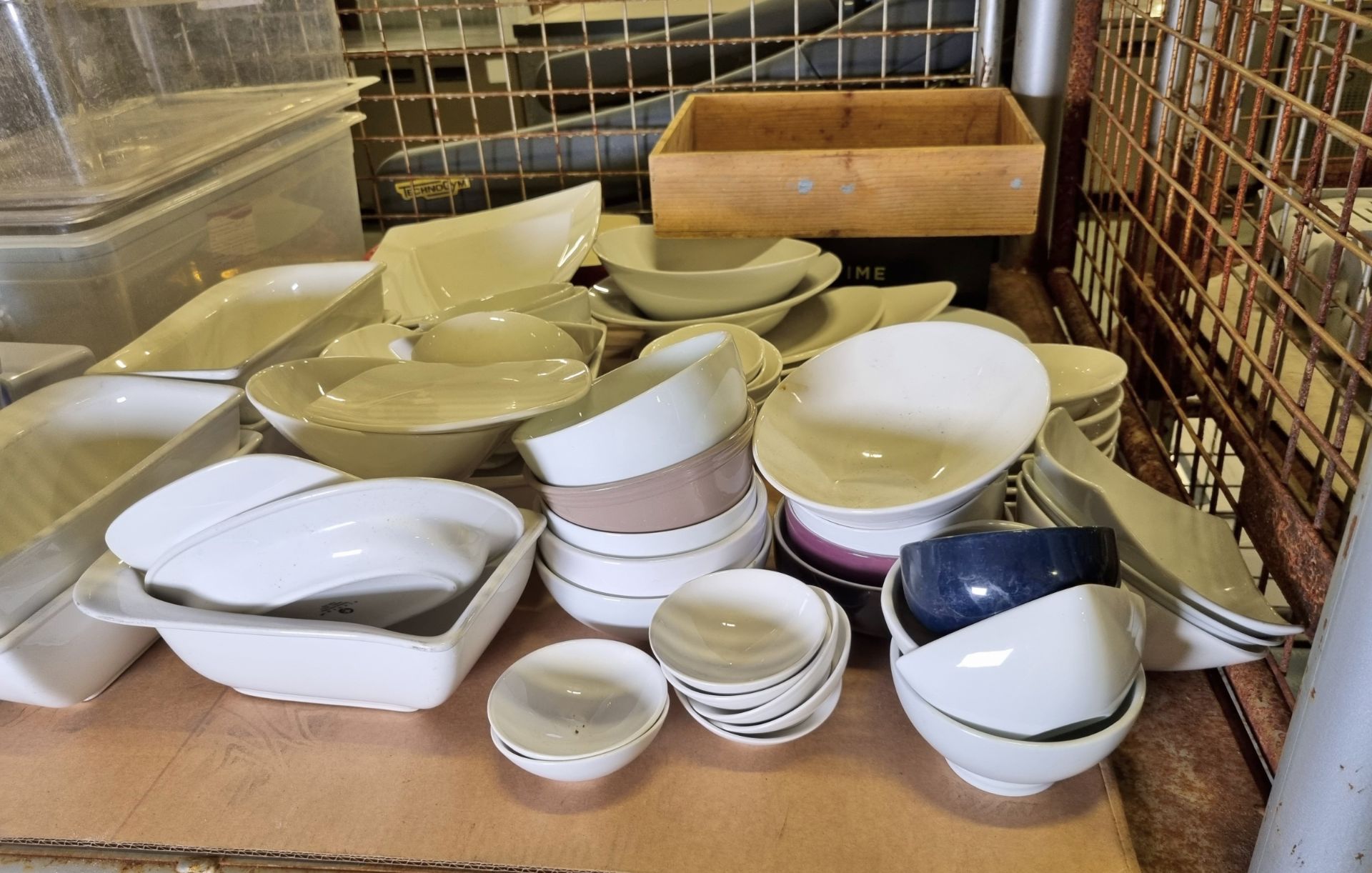 Catering spares - ceramic and plastic plates - bowls - containers - Bild 3 aus 6