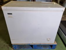 Fridgemaster MCF205 chest freezer - W 945 x D 550 x H 820mm