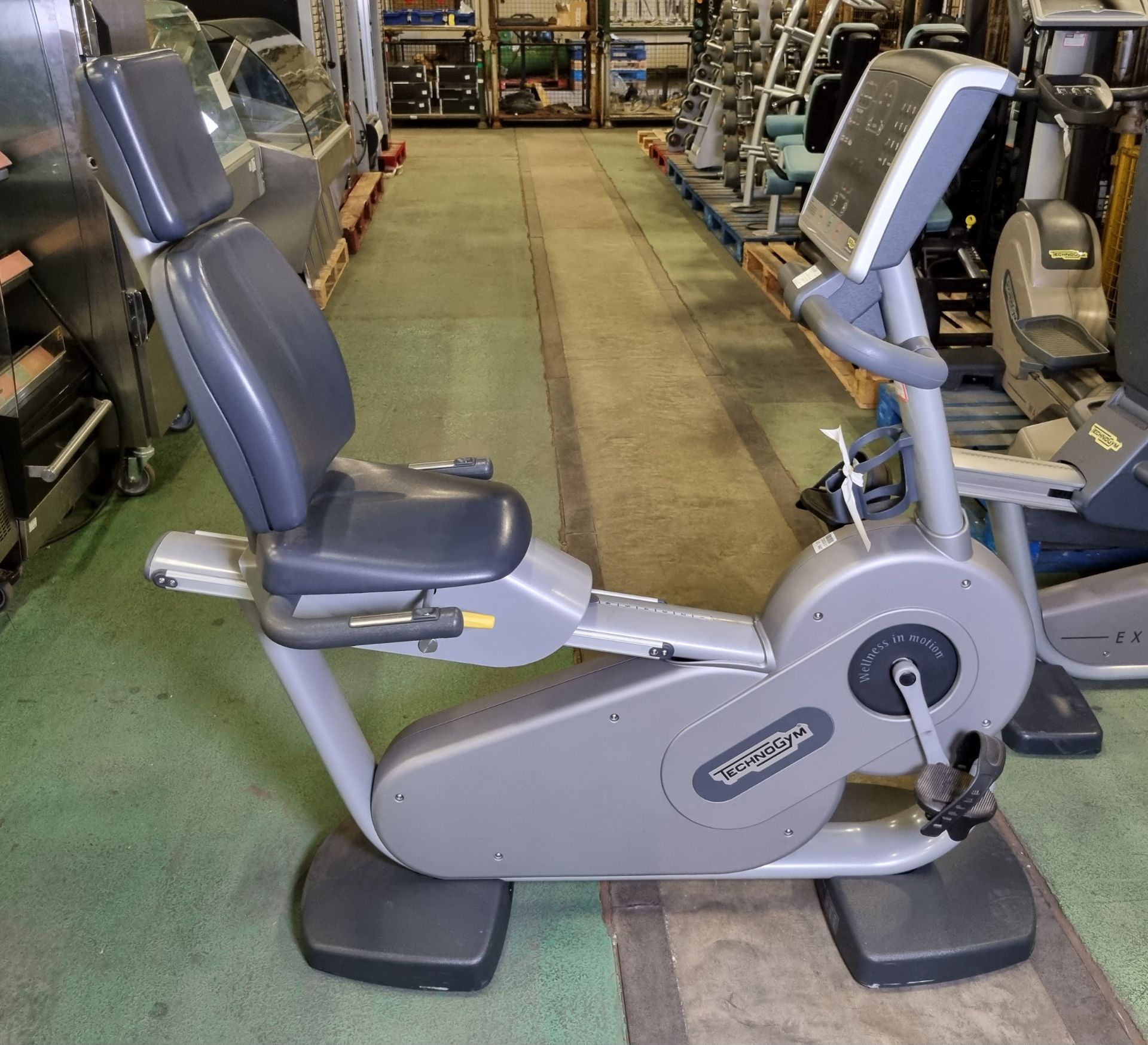 Technogym Excite 700i SP recumbent bike L 1600 x 600 x 1290mm - Image 3 of 6