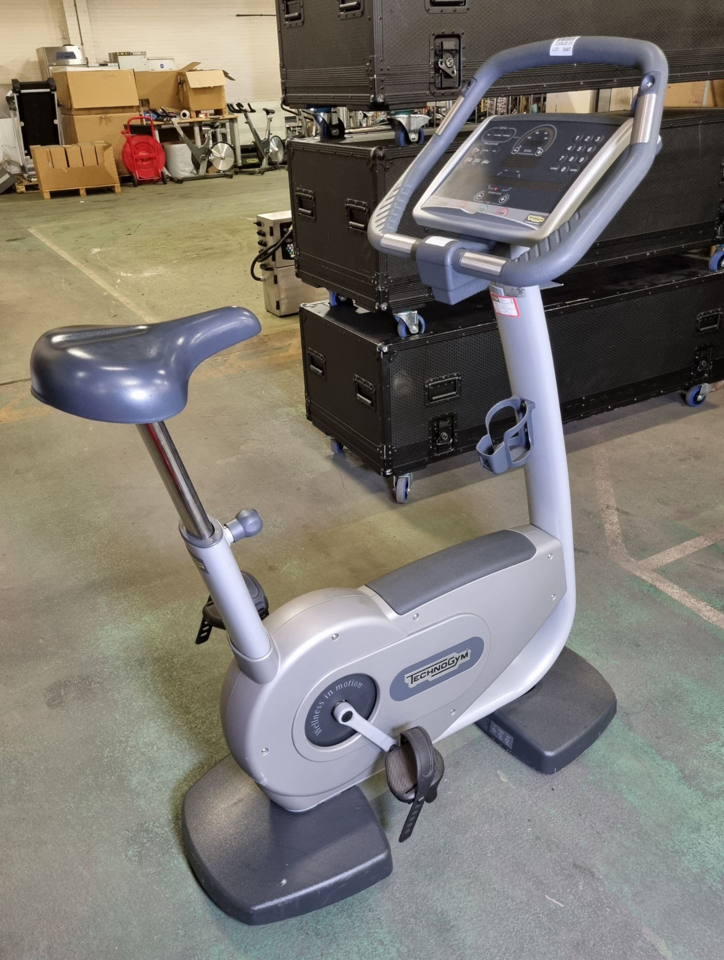 Technogym Excite 700i upright exercise bike L 1194 x W 610 x H 1346mm