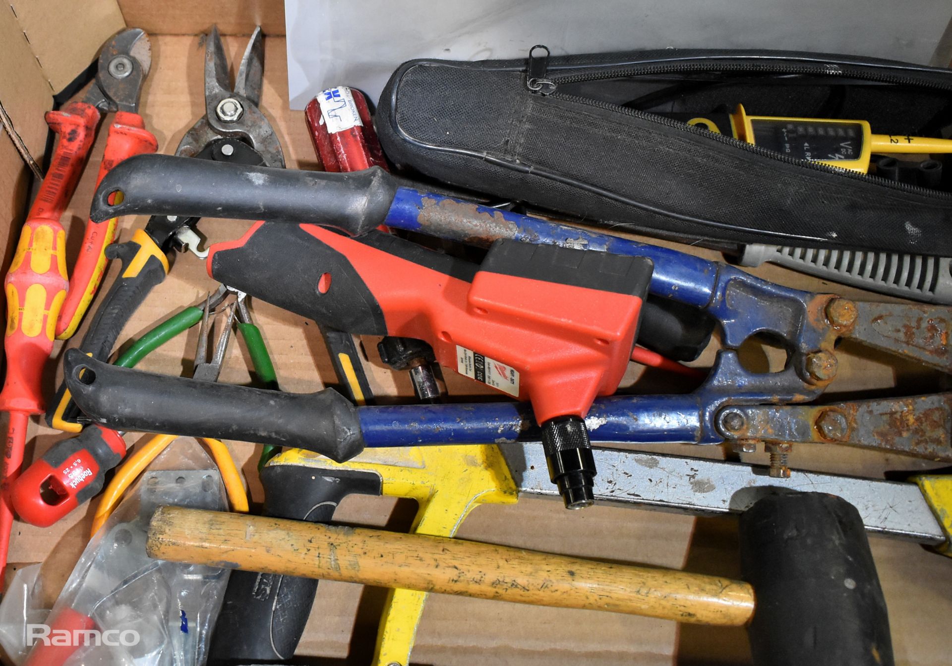 Hand tools - Saw, pliers, cutters, metal snips, bolt cutter, mallet, circuit tester, screwdrivers - Image 2 of 5