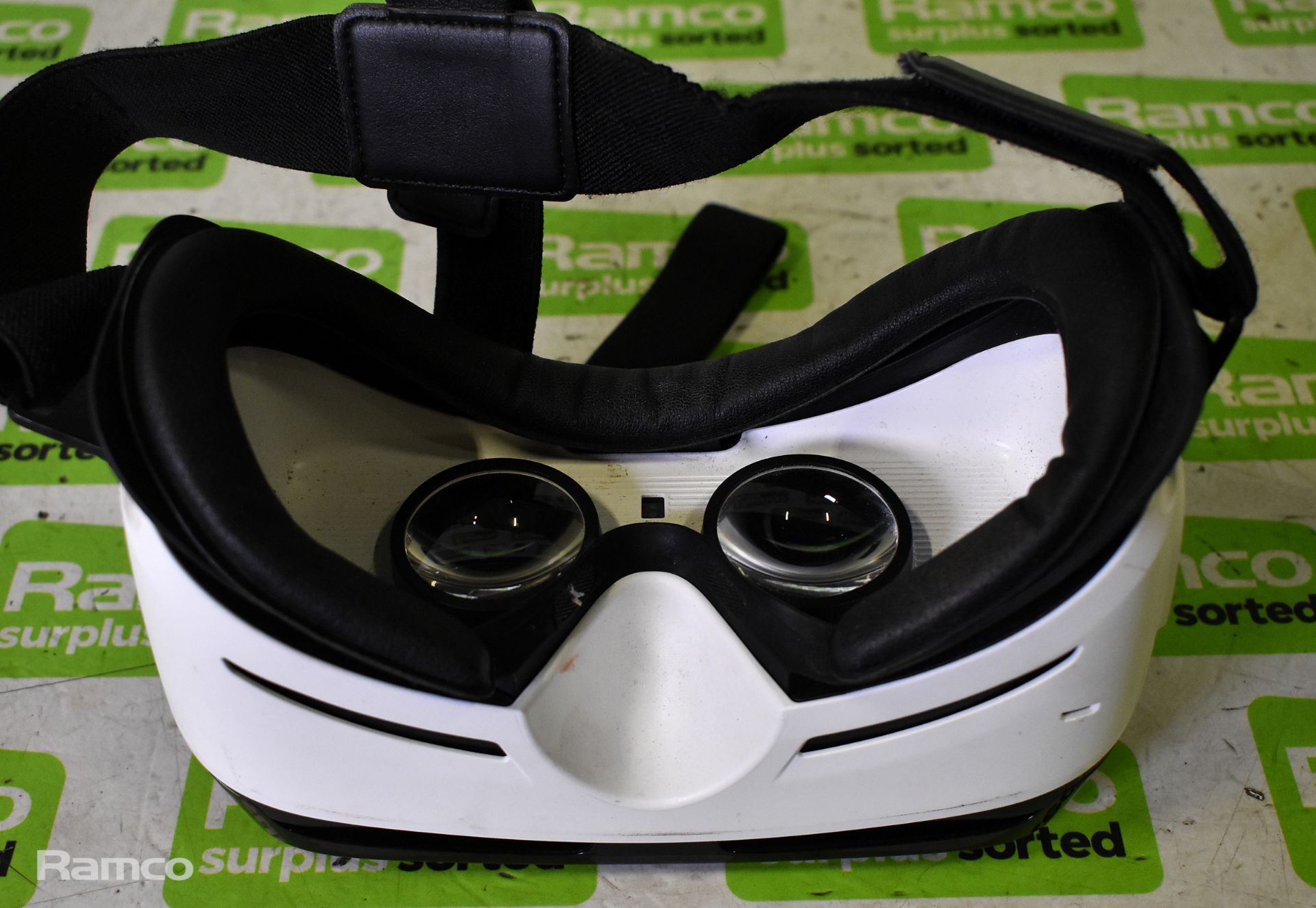 Samsung gear VR virtual reality headset - headset only - Image 5 of 5