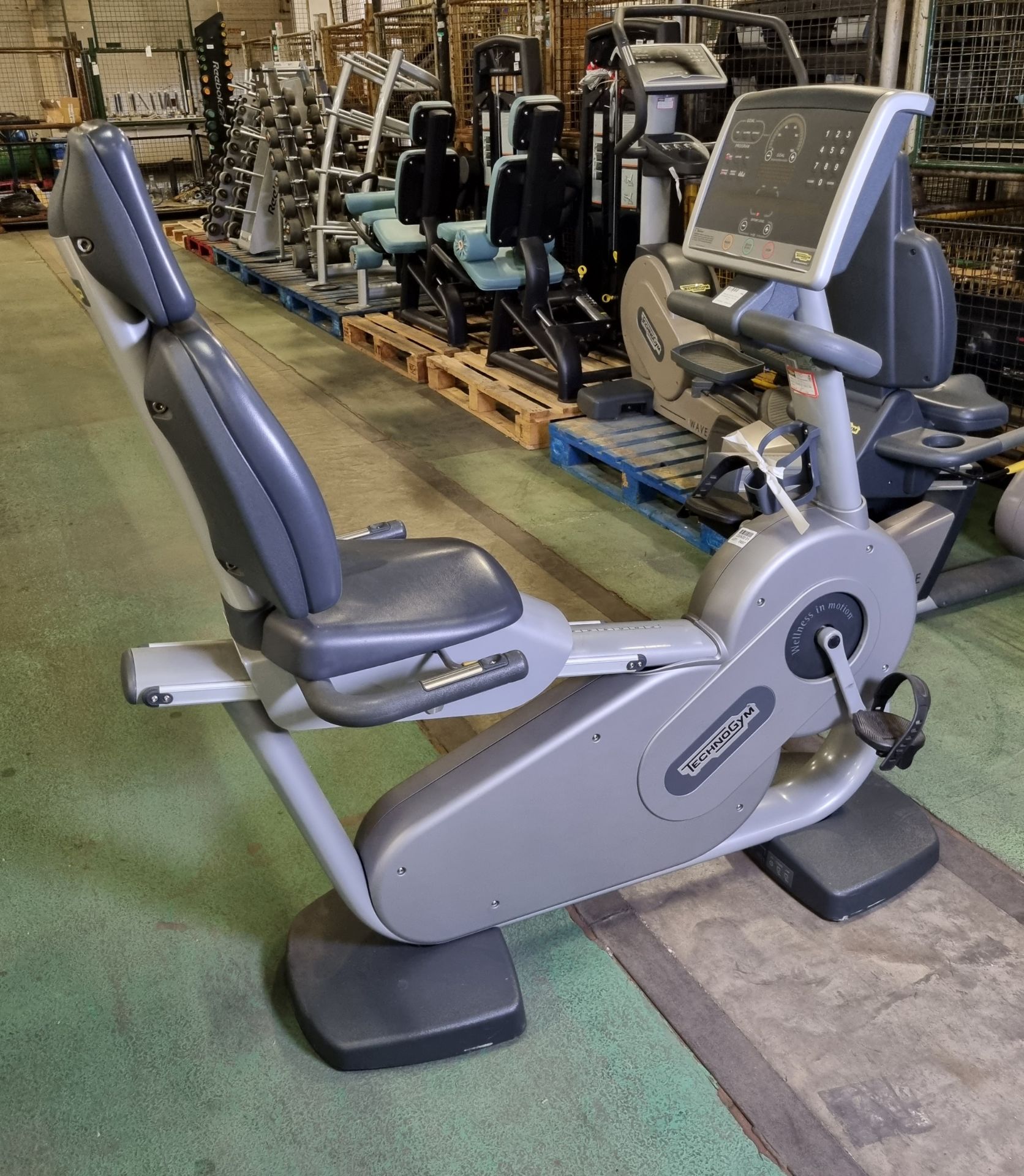 Technogym Excite 700i SP recumbent bike L 1600 x 600 x 1290mm - Image 2 of 6