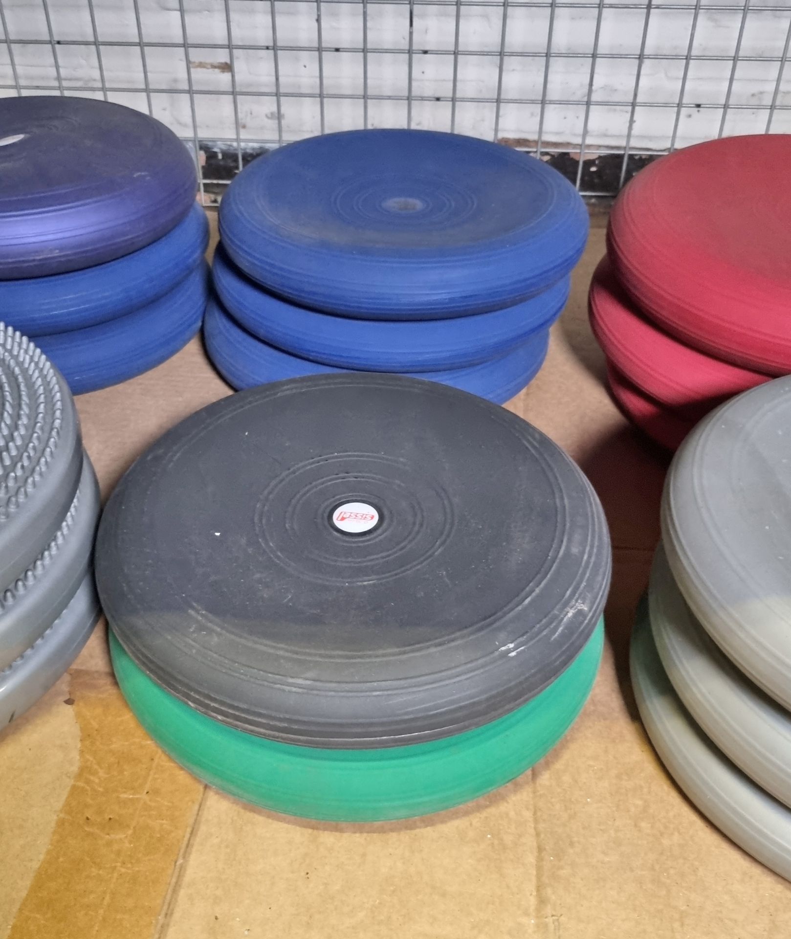 17x Multiple rubber exercise balance discs - Image 4 of 5