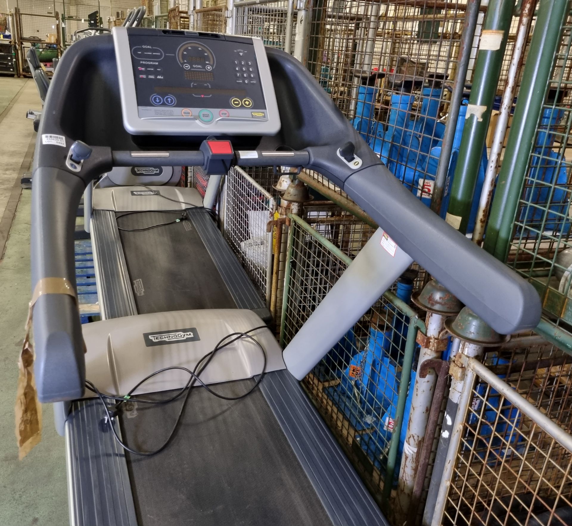 TechnoGym Excite treadmill - W 2160 x D 950 x H 1500mm - Image 3 of 4