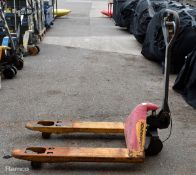 Jungheinrich hand pallet truck - 2200kg lifting capacity - IN NEED OR REPAIR