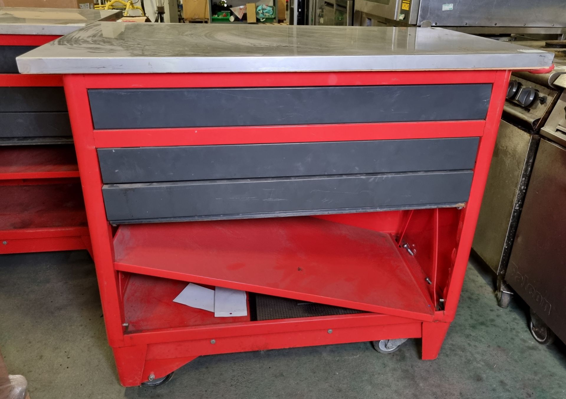 Mobile garage tool trolley - drawers stuck - L 1200 x W 600 x H 980mm