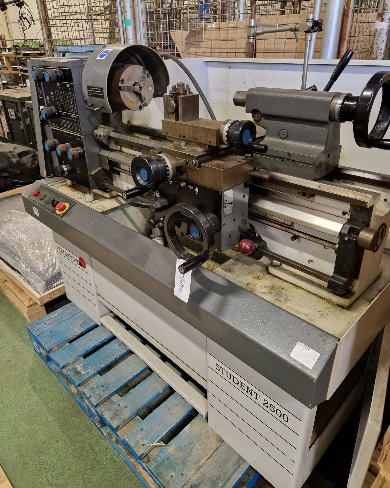 600 Lathes Colchester Student 2500 lathe - spindle 40-2500 rpm - 415V - 3 phase - Image 3 of 12
