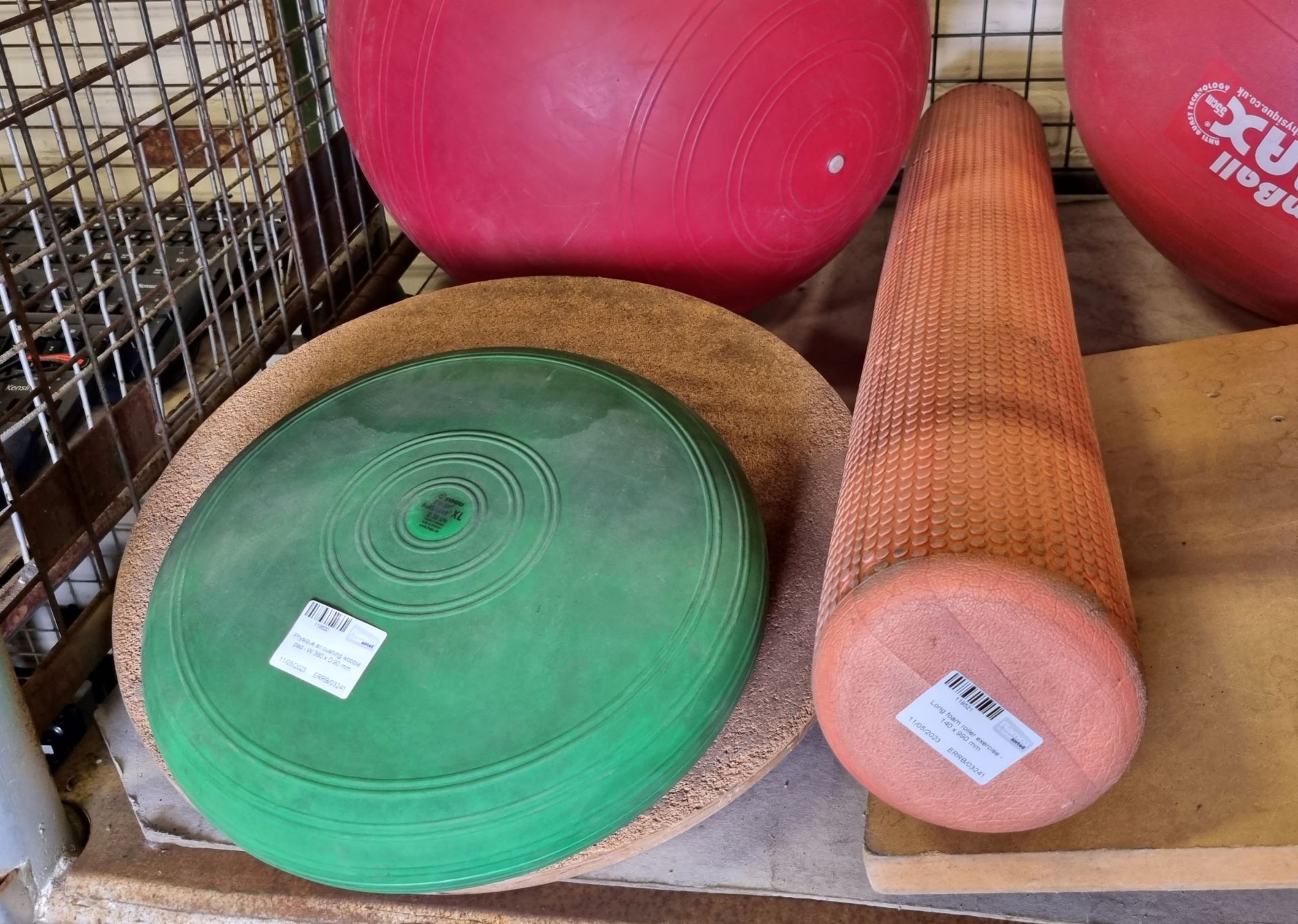 Various gym equipment (exercise balls, rocker boards and more) - details in the description - Image 4 of 5