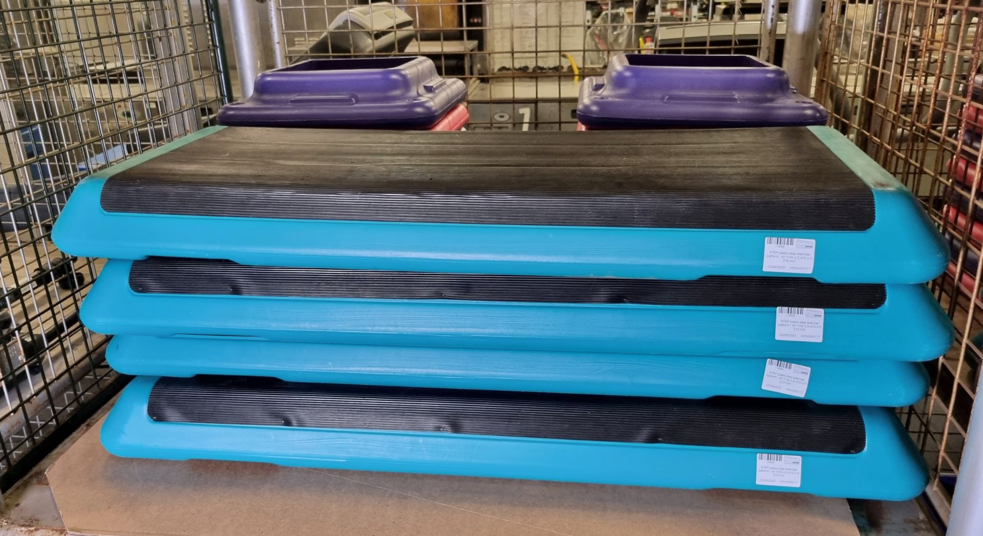 4x STEP plastic step exercise platforms - W 1100 x D 410 x H 210 mm - Image 3 of 3