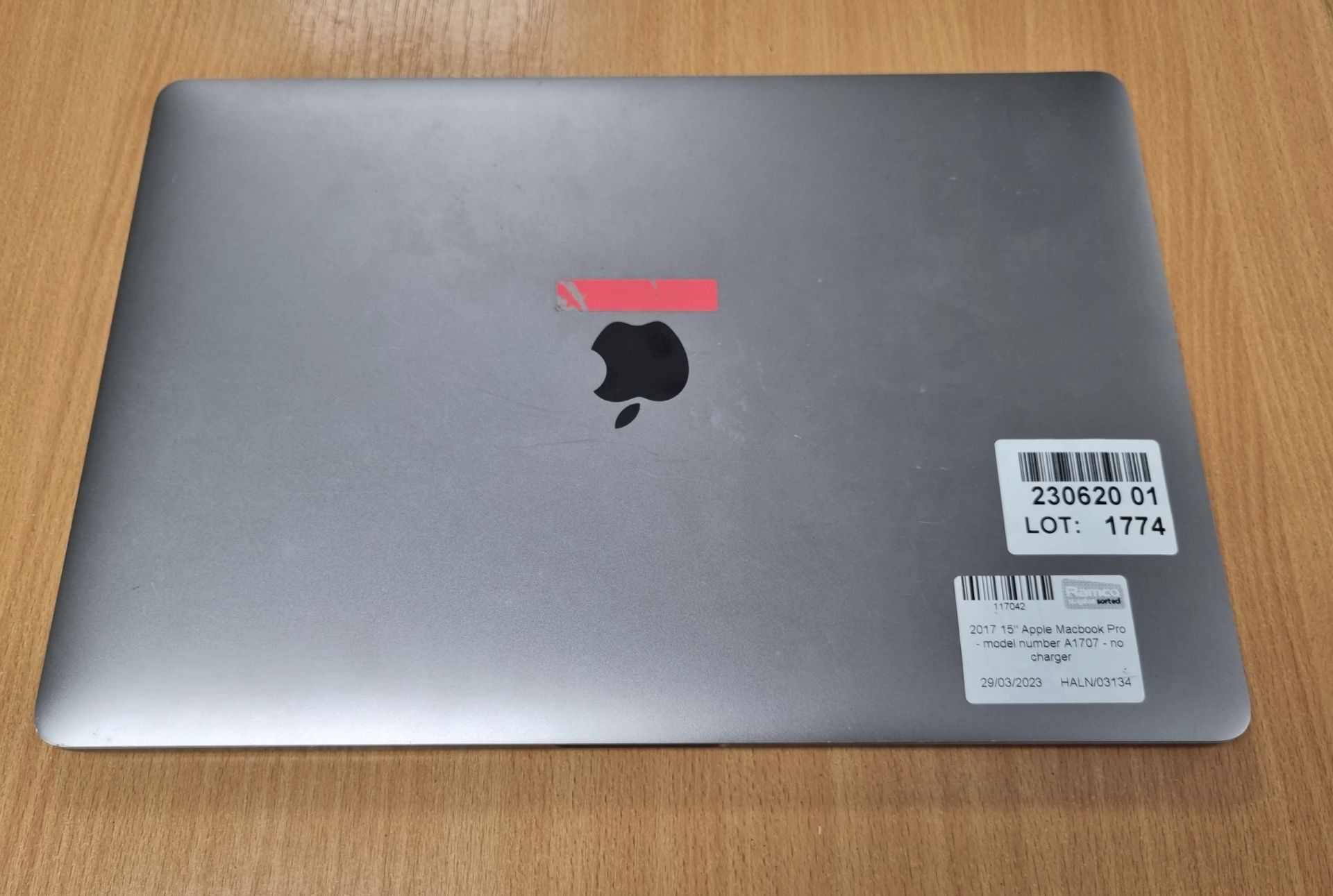 2017 15 inch Apple Macbook Pro - model number A1707 - charger included - Image 2 of 5