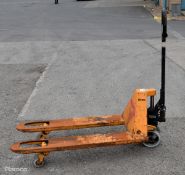 BT Lifters hand pallet truck - 2300kg lifting capacity - IN NEED OR REPAIR
