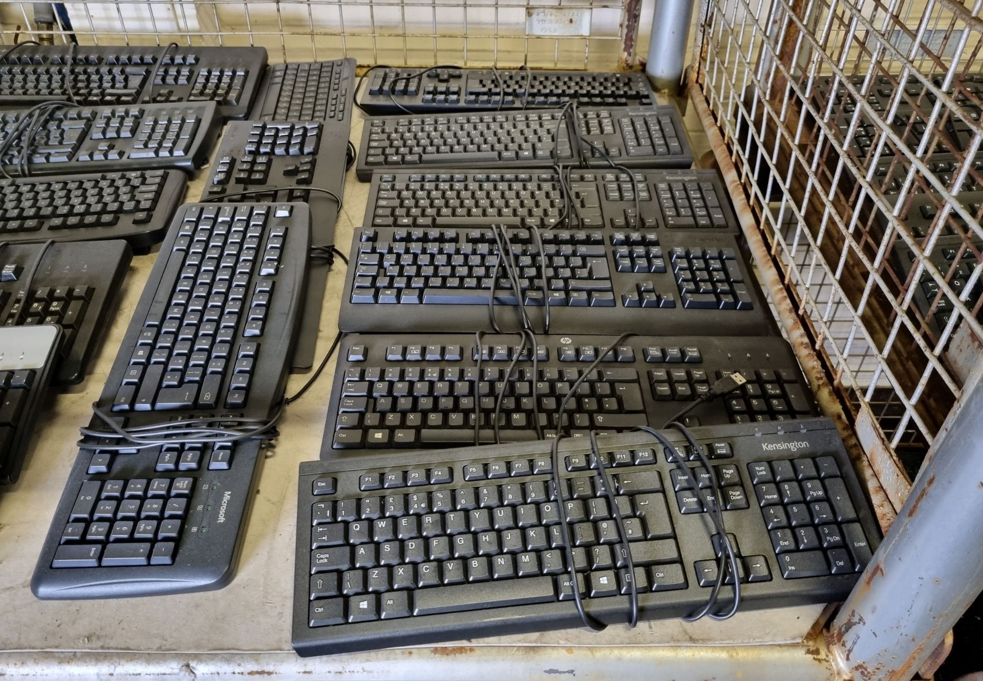 15x computer keyboards of multiple makes - HP, Cherry, Lenovo, Microsoft and Kensington - Image 2 of 3