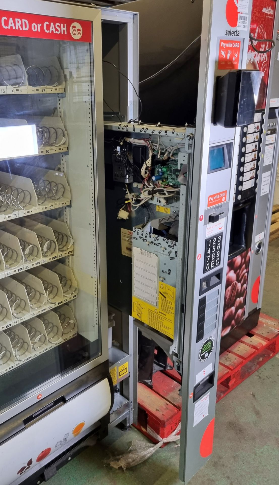 Selecta snacks vending machine - cash and card - W 900 x D 800 x H 1850mm - NO KEYS - Image 3 of 4