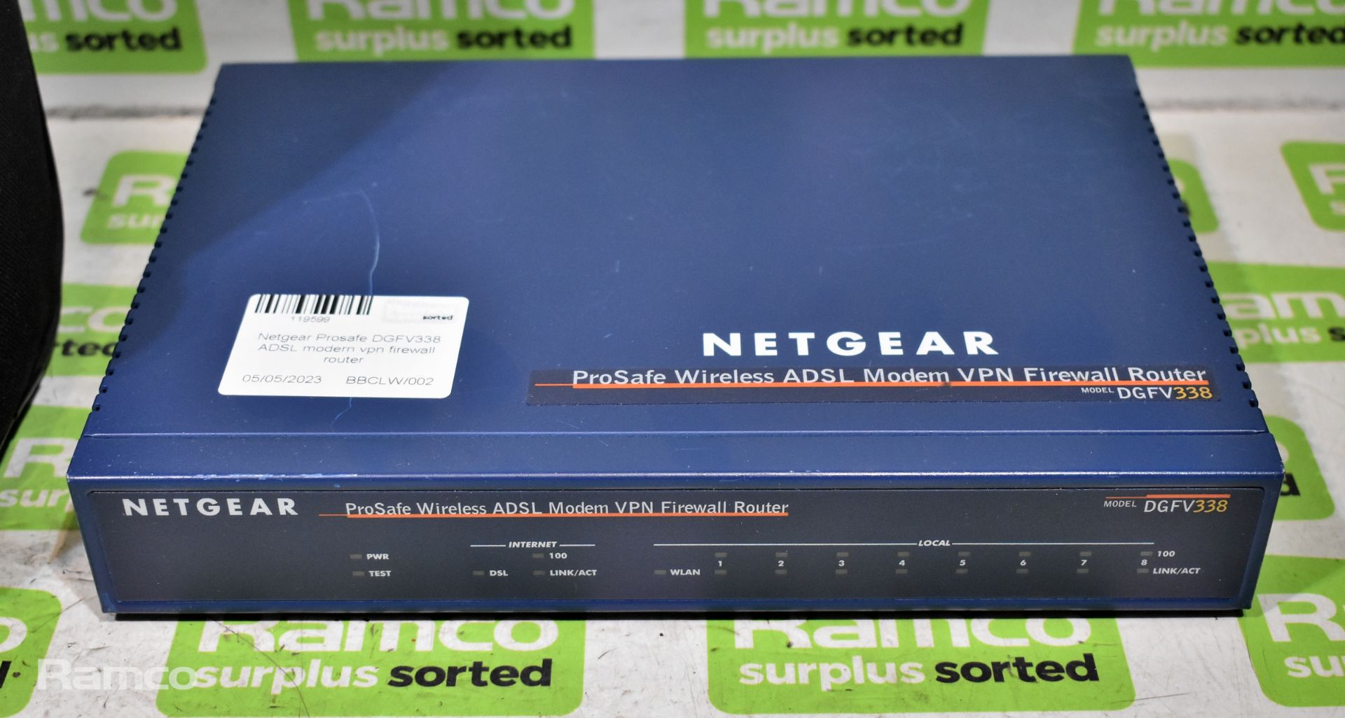 Netgear Prosafe DGFV338 ADSL modem VPN firewall router, Benq MP622 projector with case - Image 2 of 12