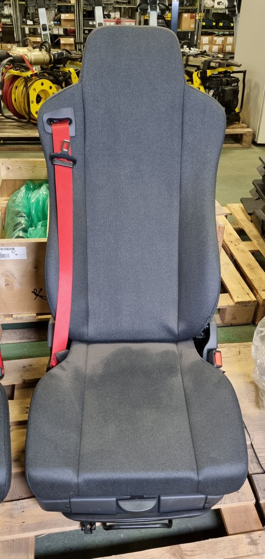 2x Drivers seats (830922#DE) - L 500 x W 500 x H 1080mm - Image 2 of 3