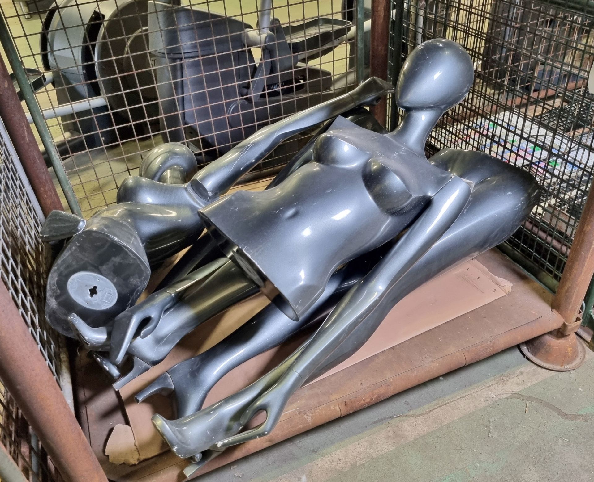 2x Metallic grey plastic female mannequins with detachable limbs - Image 3 of 3