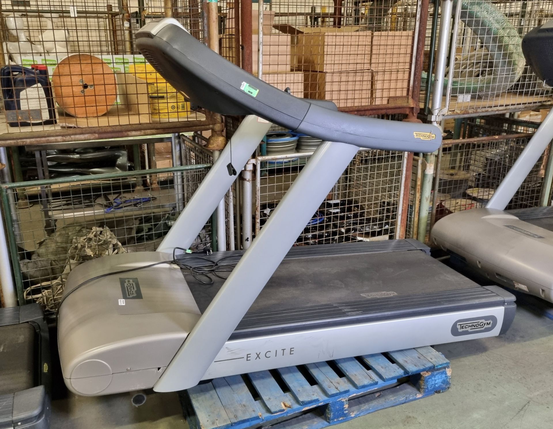 TechnoGym Excite treadmill - W 2160 x D 950 x H 1500mm - Bild 3 aus 6