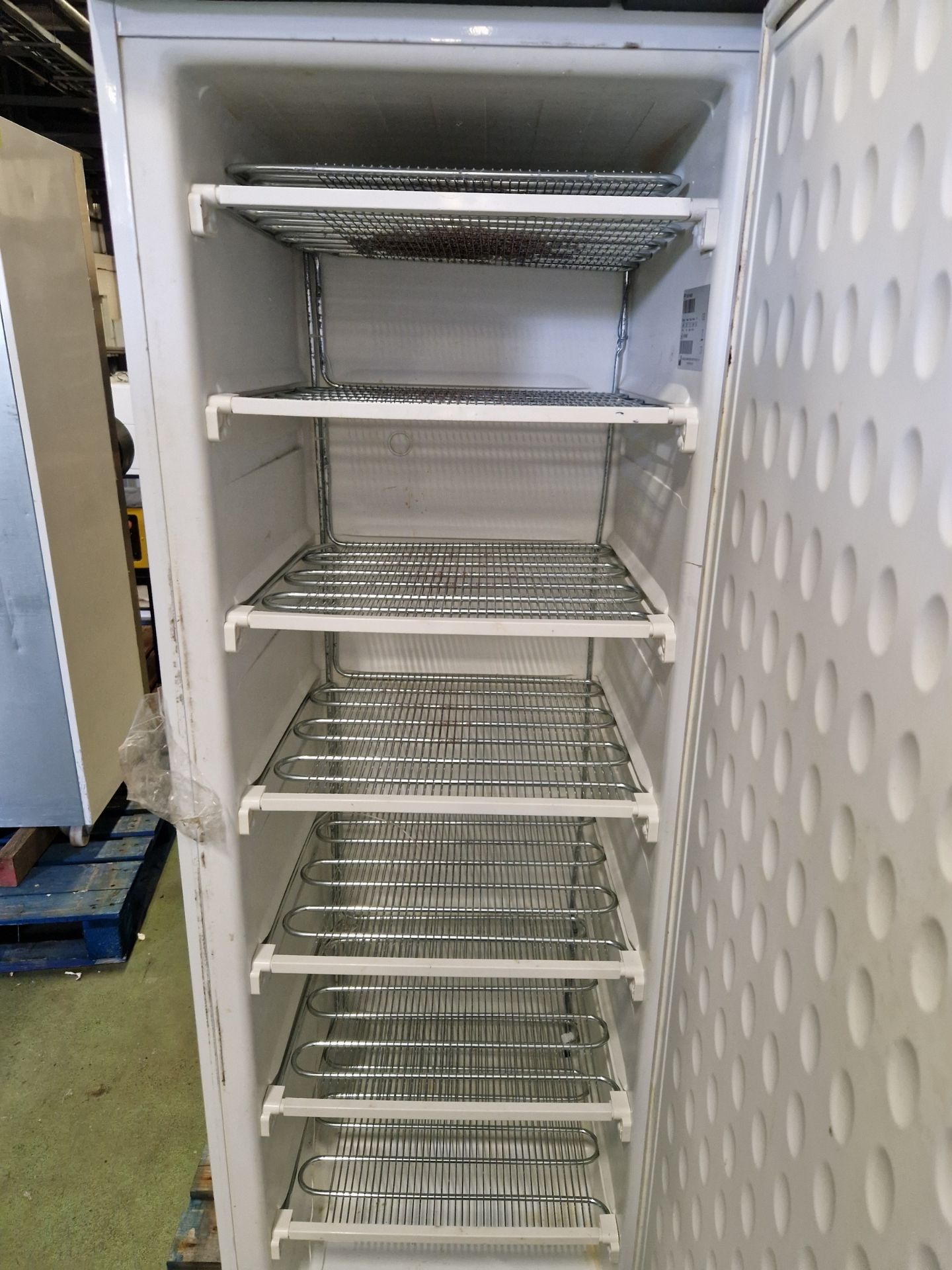 Labcold RLVF14201 375 litre laboratory freezer - W 620 x D 660 x H 1840mm - Image 4 of 6