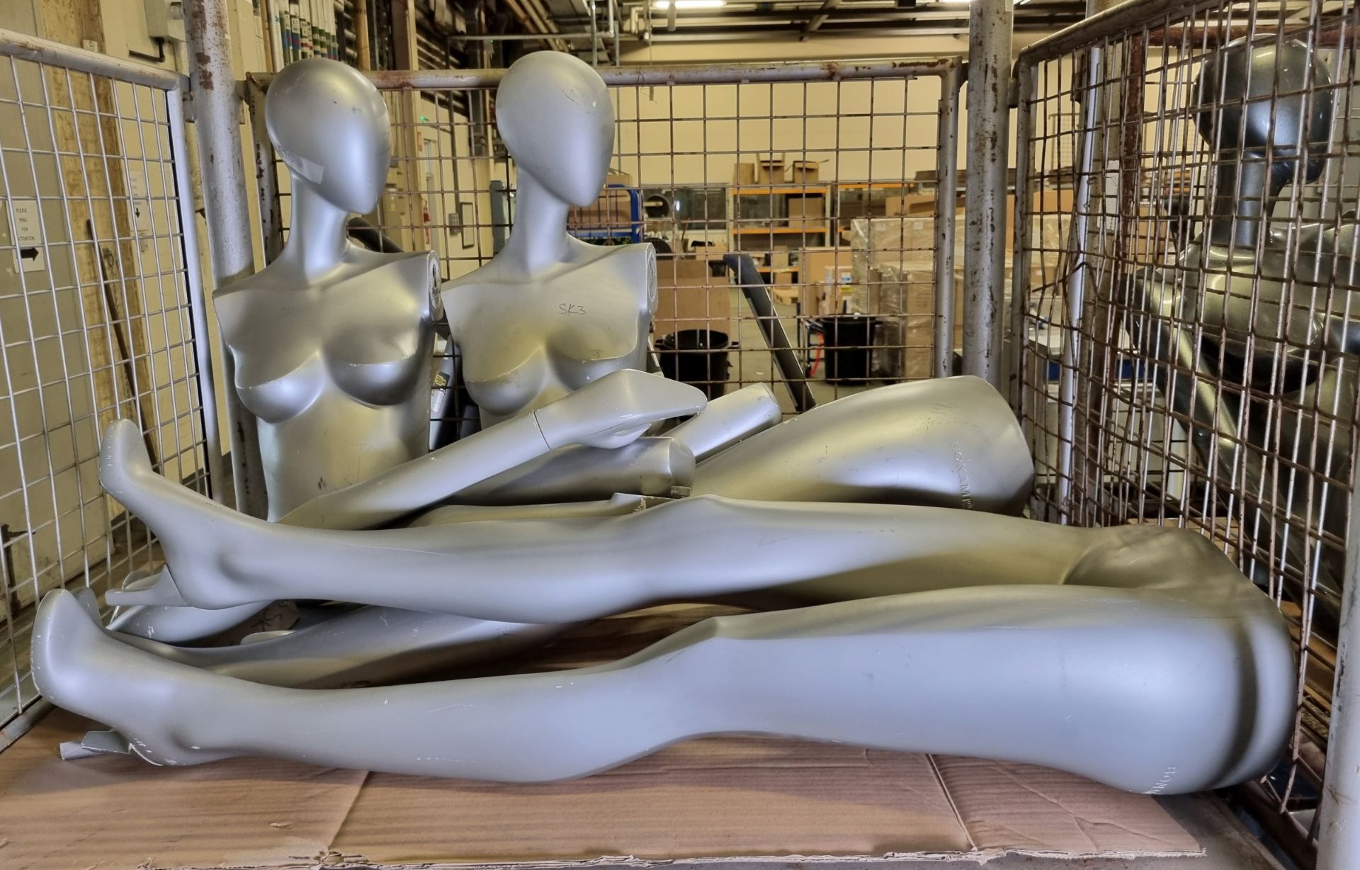 2x Silver plastic female mannequins with detachable limbs - Image 3 of 3