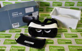 Samsung gear VR virtual reality headset - with box