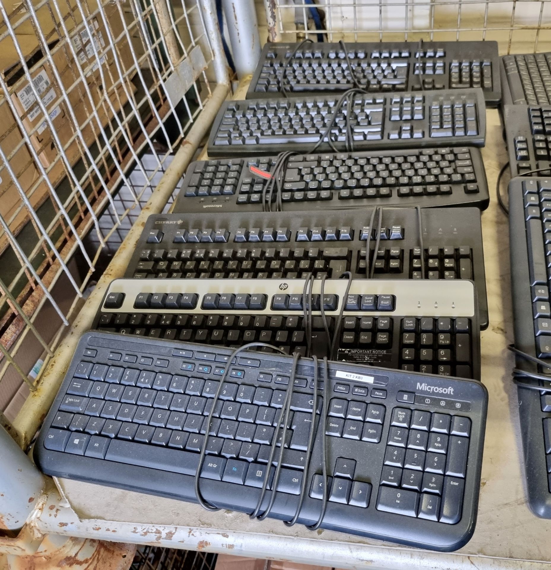 15x computer keyboards of multiple makes - HP, Cherry, Lenovo, Microsoft and Kensington - Image 3 of 3