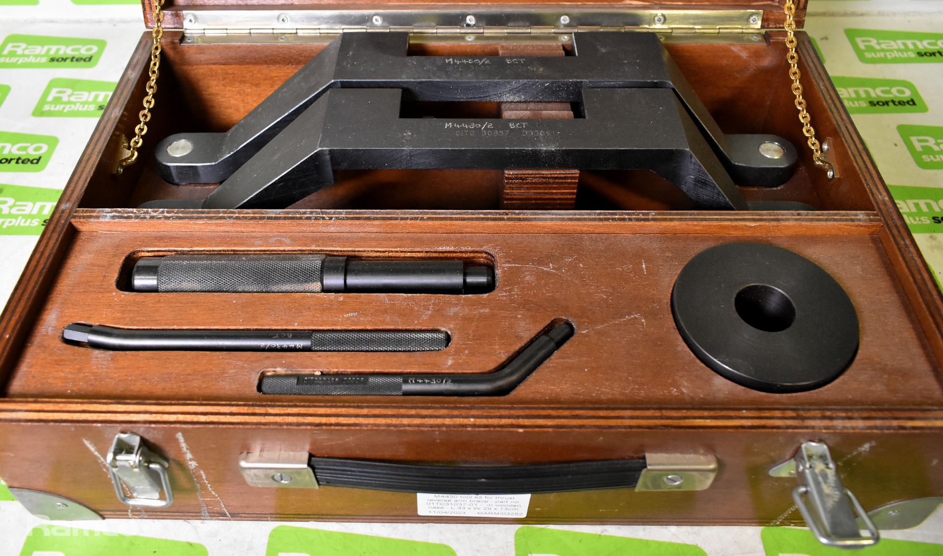 4x M4430 tool kit for reverse thrust arm braces - part no. 01TC31037-01 - in wooden case - Image 2 of 7