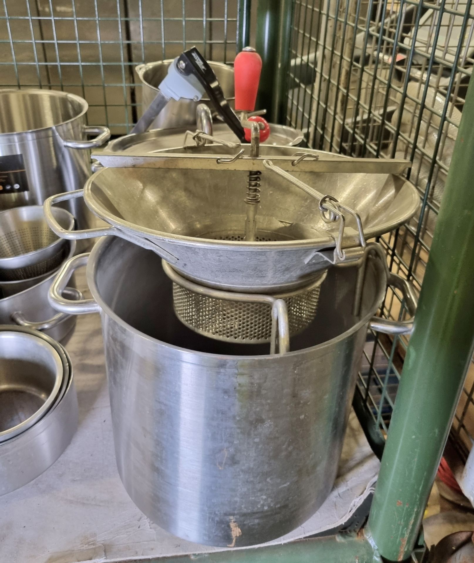 Catering spares - stainless steel pots mixed shapes and sizes - soup kettles - Image 2 of 4