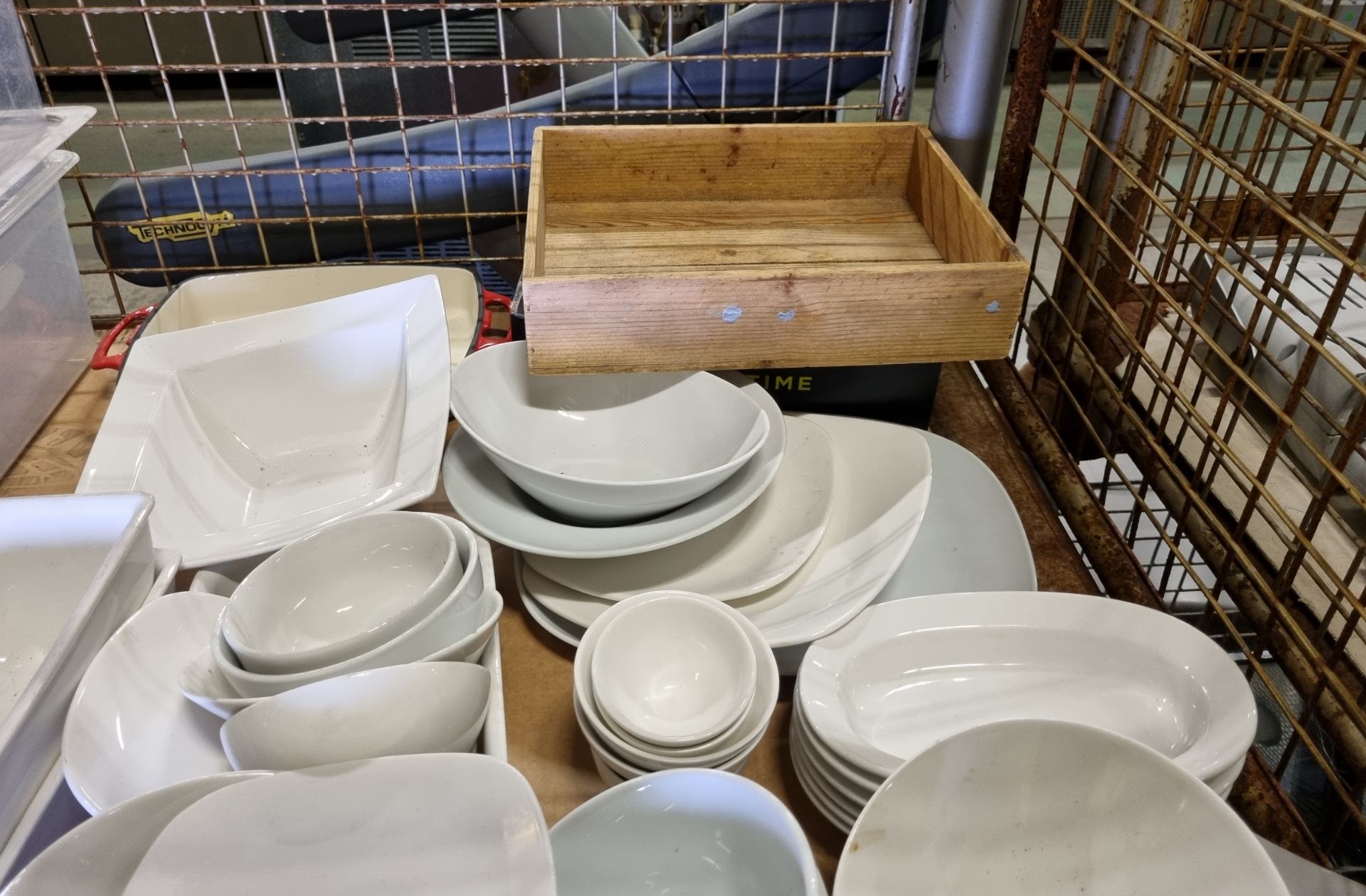 Catering spares - ceramic and plastic plates - bowls - containers - Bild 4 aus 6