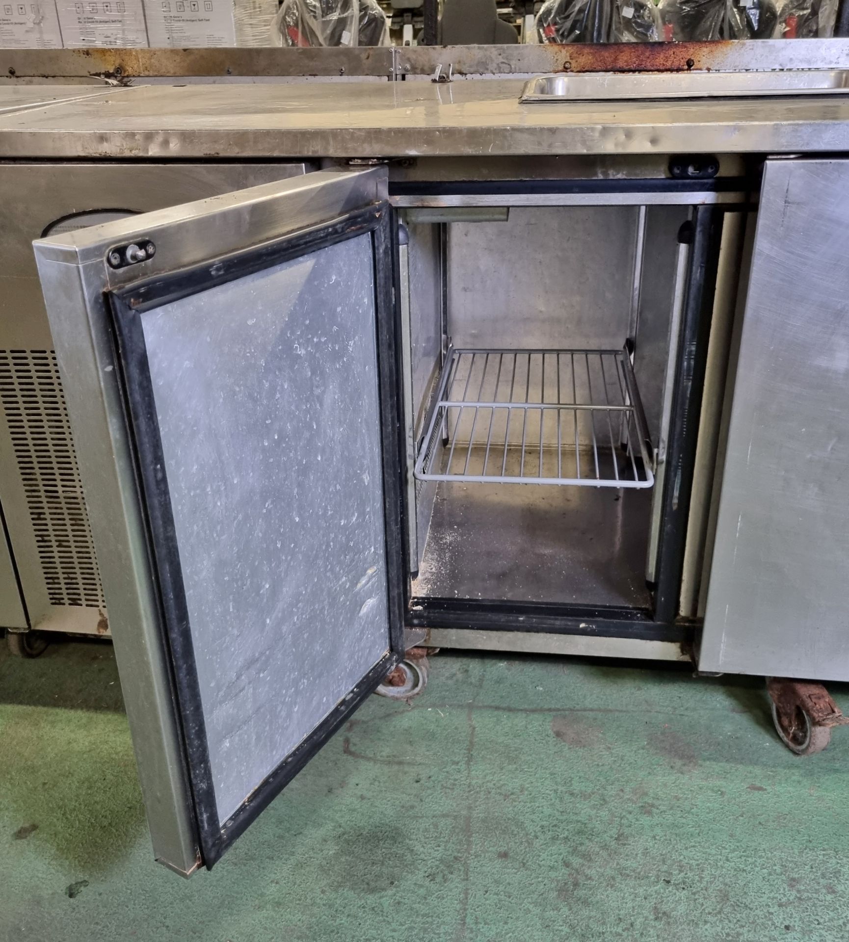 Foster PRO 1/3H-A stainless steel triple door counter fridge - SPARES OR REPAIRS - W 1865 x D 705mm - Image 6 of 9