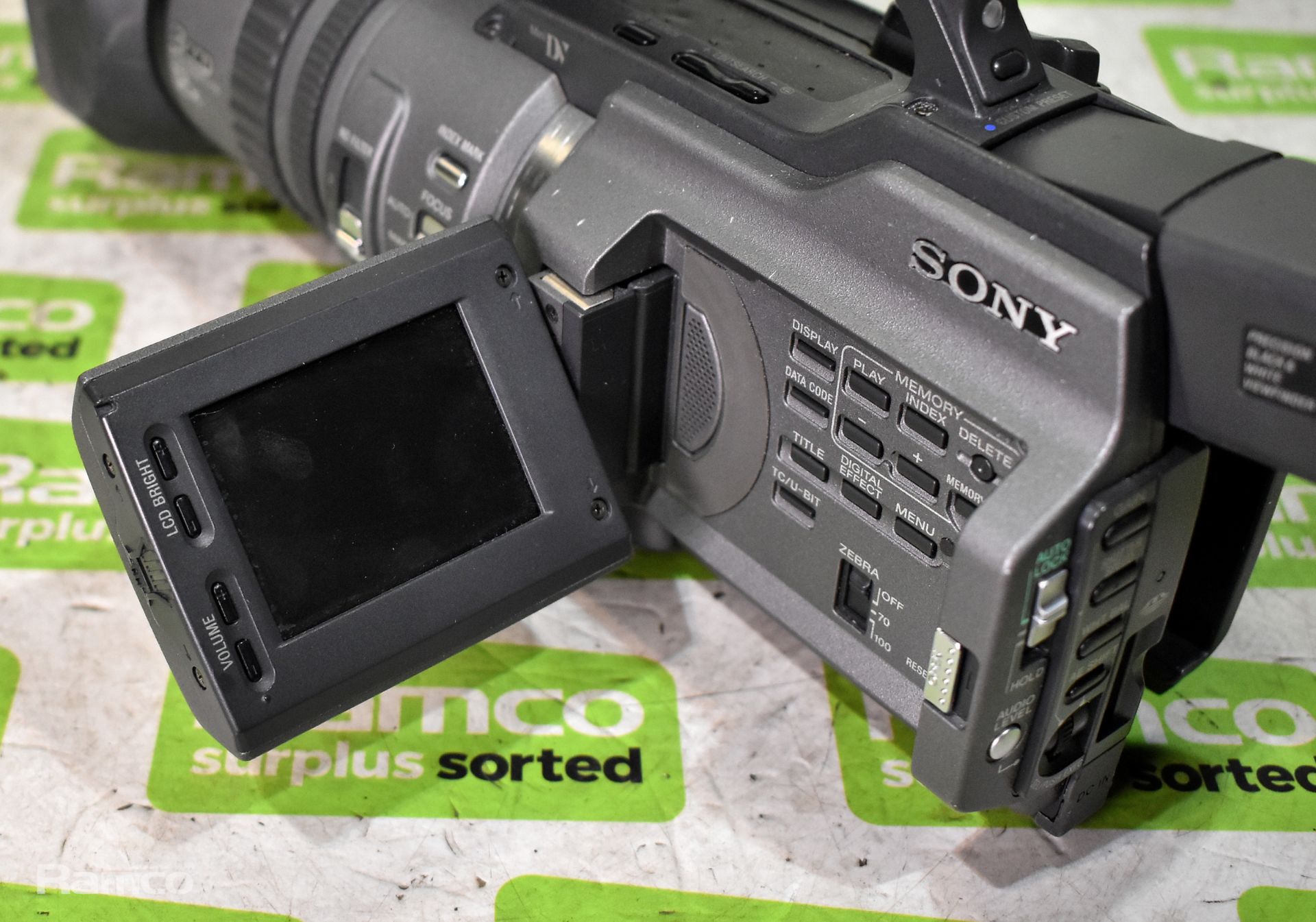 Sony DSR-PD150P camcorder with 2 batteries - Bild 7 aus 14