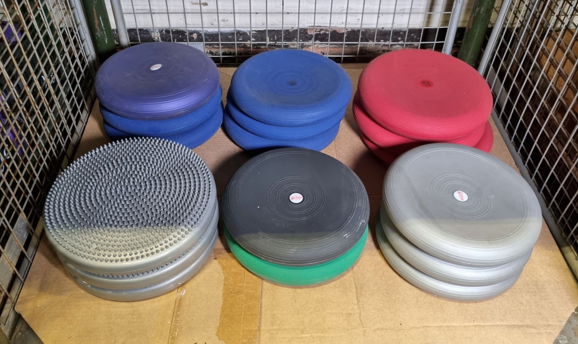 17x Multiple rubber exercise balance discs - Image 2 of 5