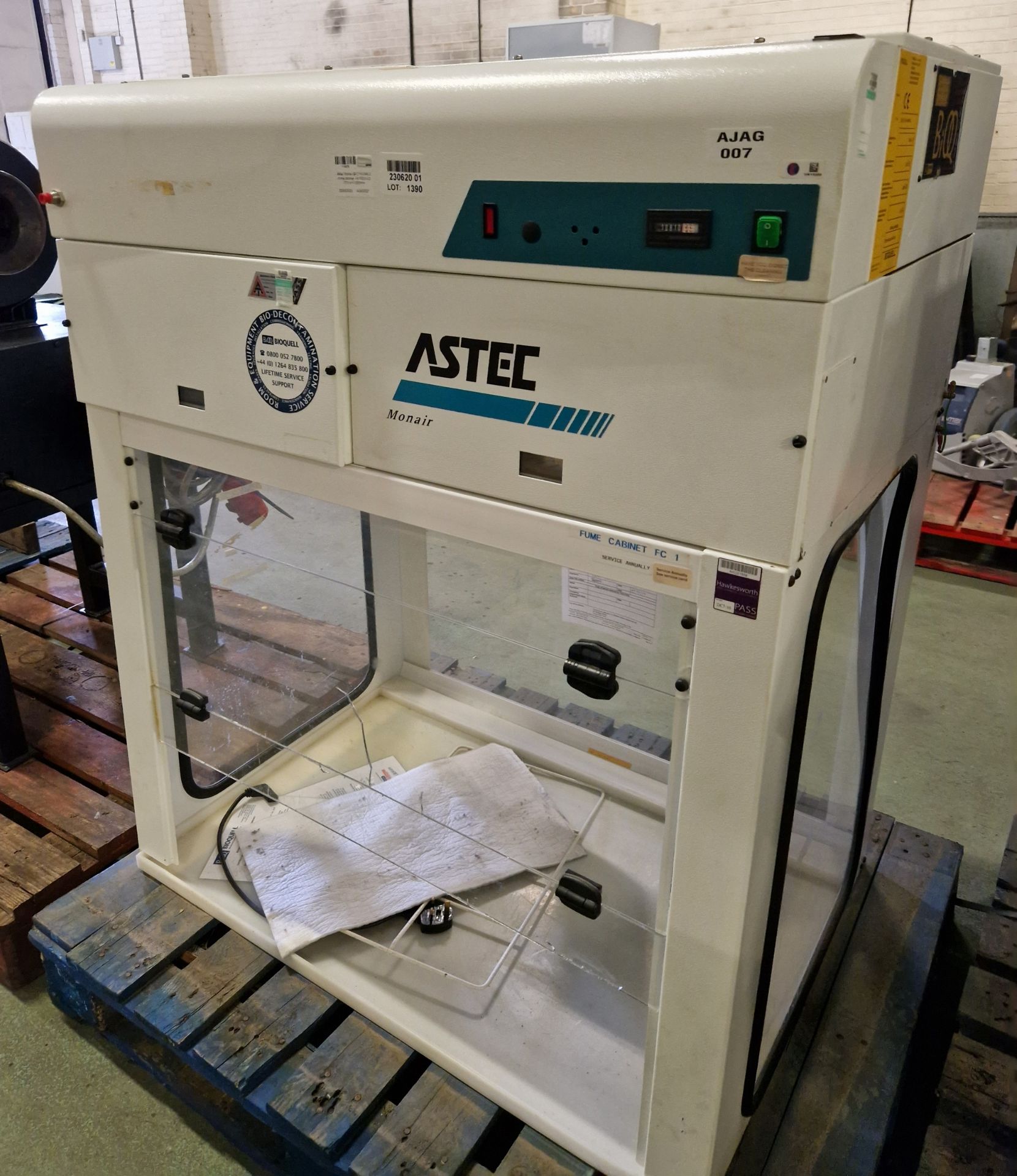 Astec Monair BFC 15-048LC fume cabinet - W 1000 x D 670 x H 1250mm - Image 2 of 6