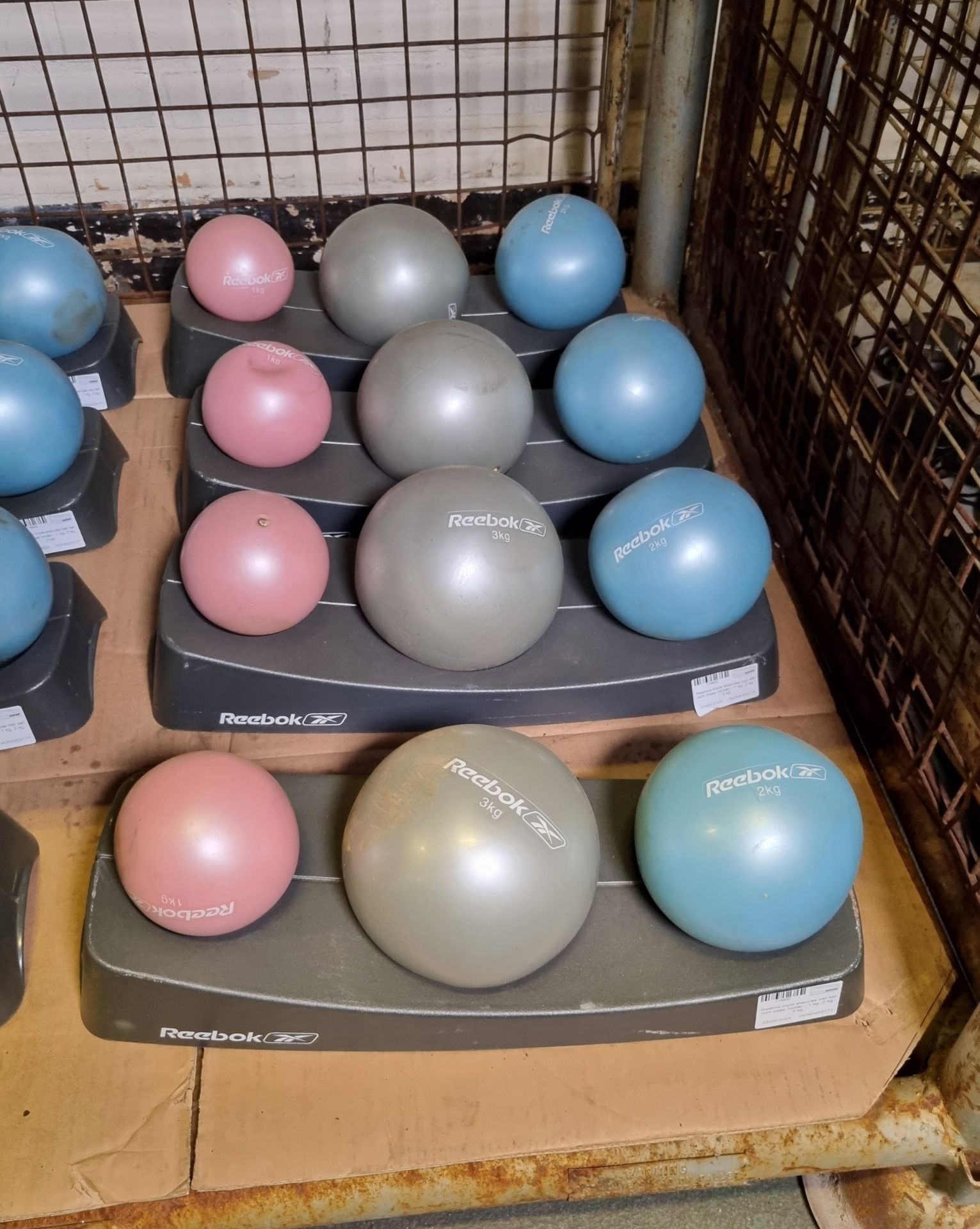 7x Reebok triple exercise ball set with base holders - 1 kg, 2 kg, 3 kg - Image 3 of 4