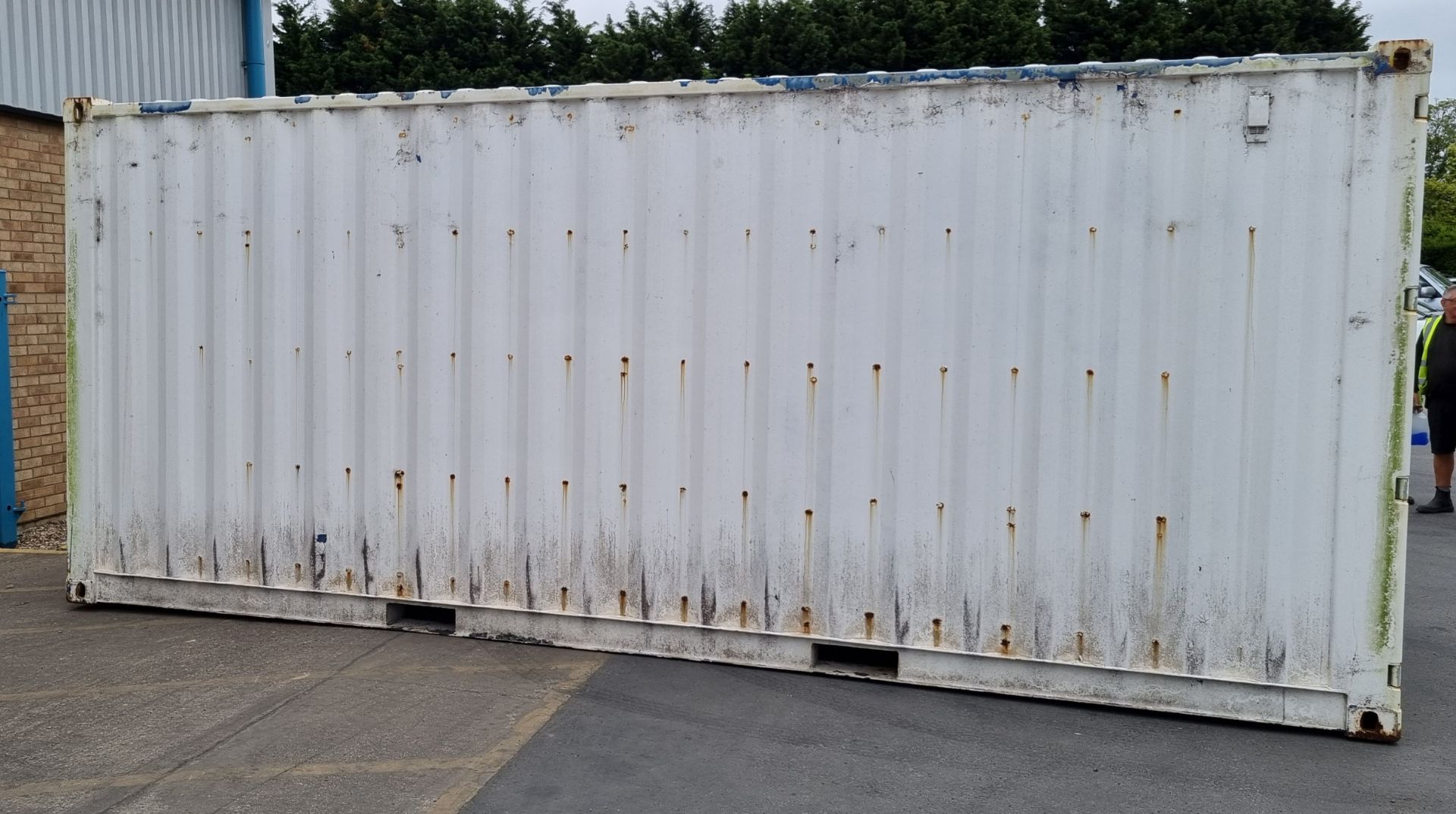 20 foot shipping container with fitted cupboards, drawers, worktops and electrics - L 20 x W 8.5 x H - Image 2 of 16
