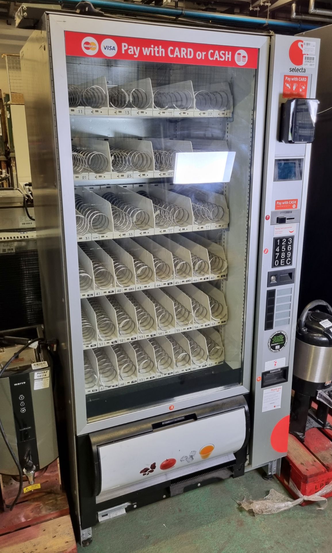 Selecta snacks vending machine - cash and card - W 900 x D 800 x H 1850mm - NO KEYS - Bild 2 aus 4