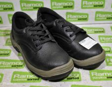 Arco Essentials size 8 black safety boots