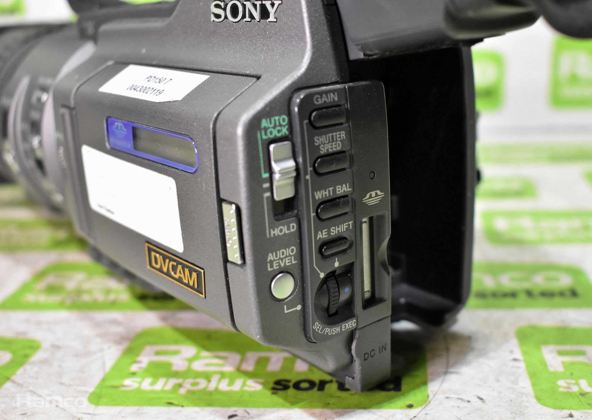 Sony DSR-PD150P camcorder with 2 batteries - Bild 5 aus 14