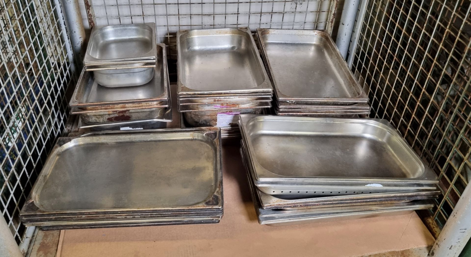 Catering spares - gastronorm pans and lids mixed lengths and depths - Image 2 of 4