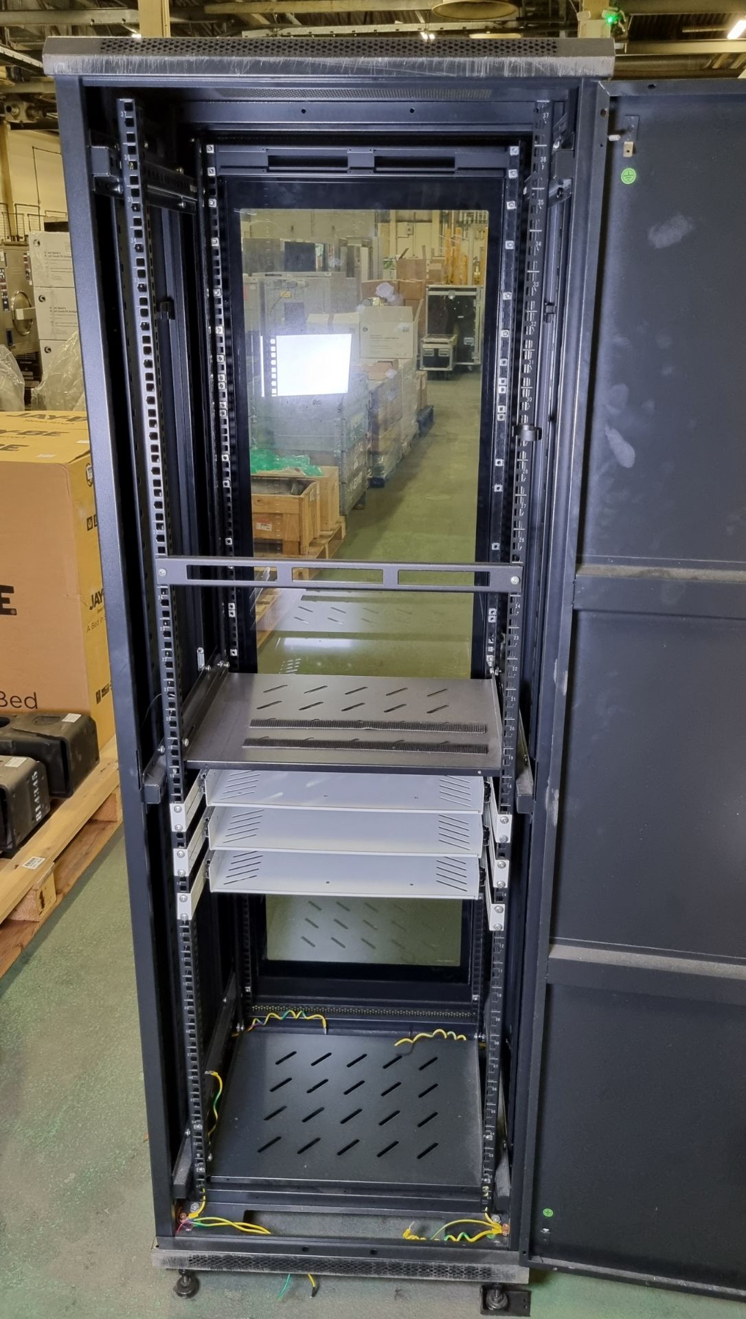 Portable server cabinet - W 610 x D 620 x H 1850mm - Image 3 of 3