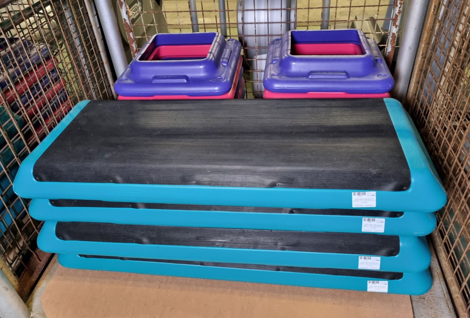 4x STEP plastic step exercise platforms - W 1100 x D 410 x H 210 mm - Image 2 of 2