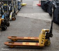 Geprüfte Sicherheit hand pallet truck - 2500kg lifting capacity - IN NEED OR REPAIR